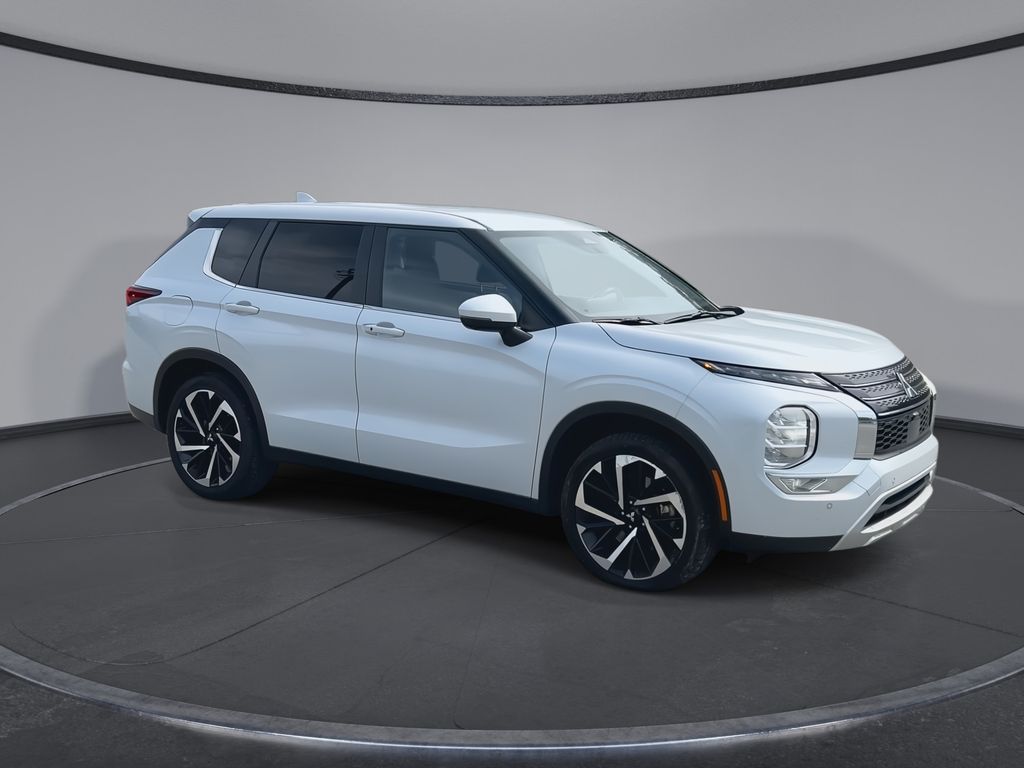 Thumbnail: 2024 Mitsubishi Outlander - 2