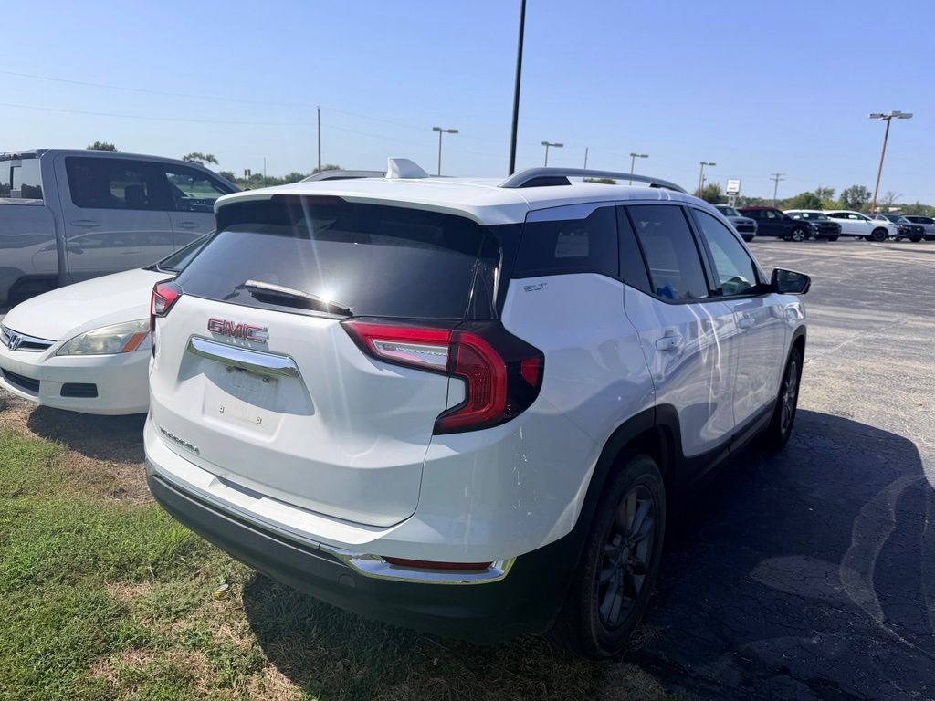 Used 2024 White GMC SLT image 4
