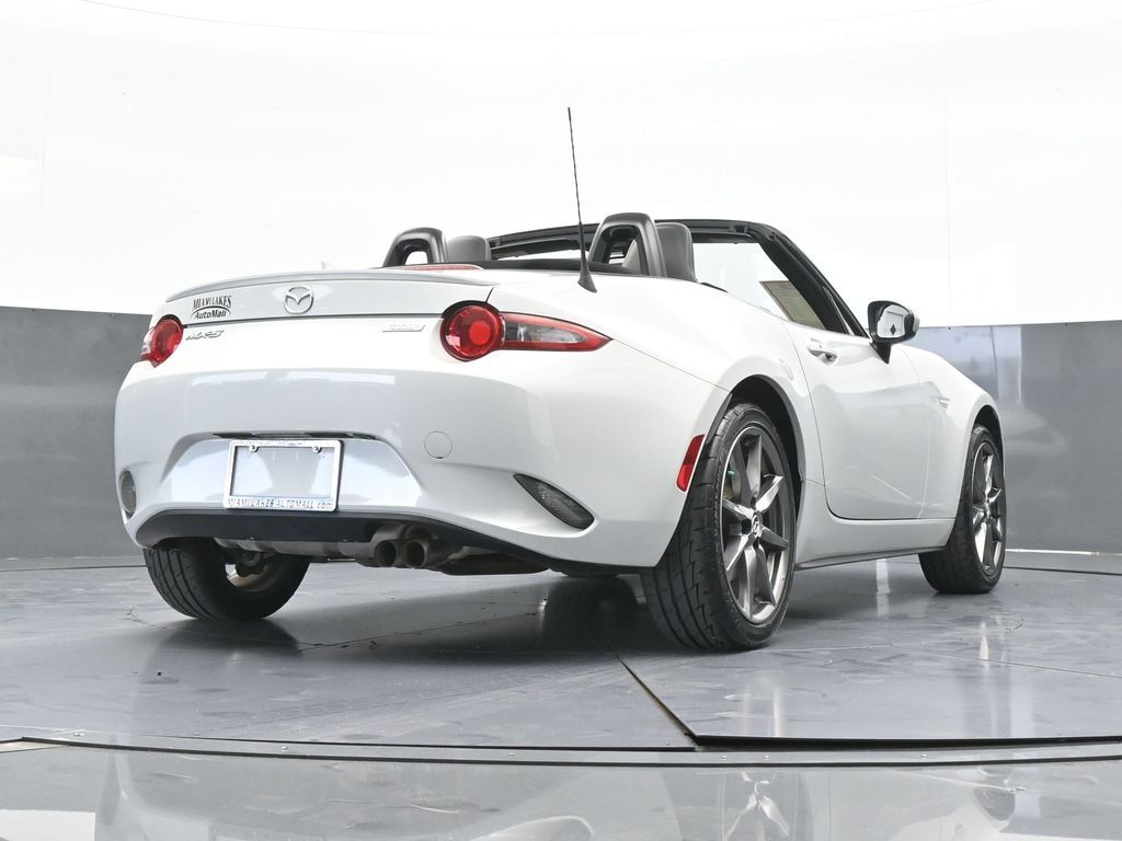 Used 2016 Ceramic Metallic Mazda Grand Touring image 54