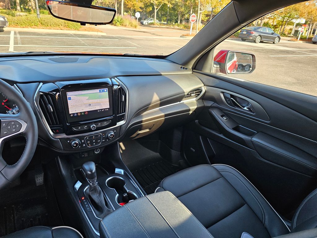 2022 Chevrolet Traverse Premier 29