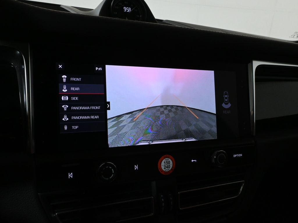 Thumbnail: 2026 Porsche Macan - 27