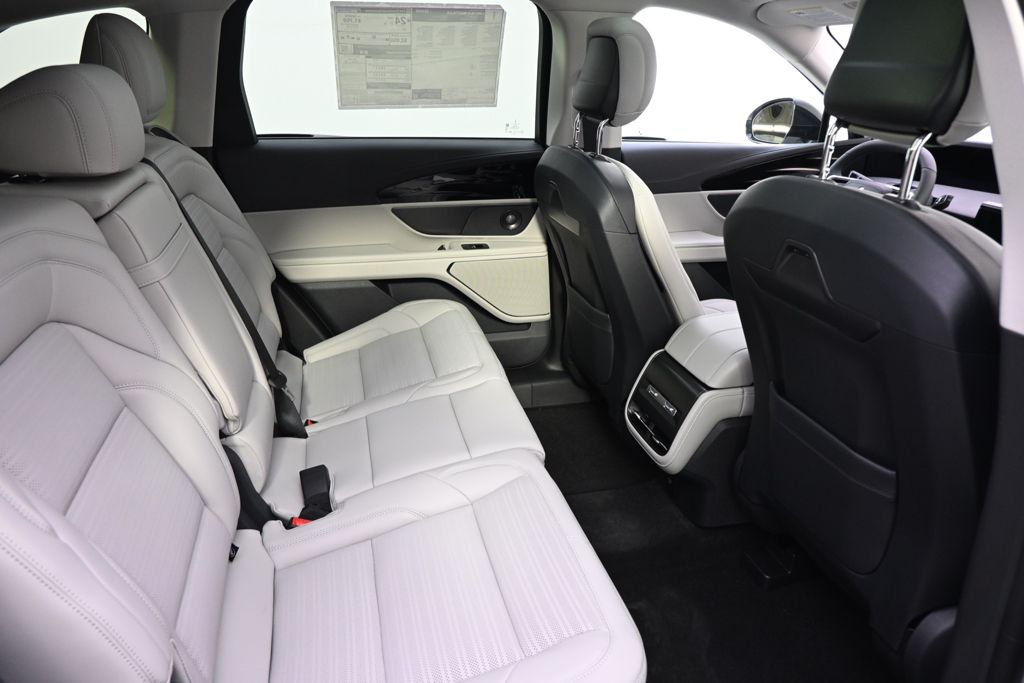 New 2026 White Lincoln Reserve image 18