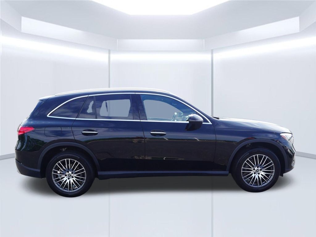 Thumbnail: 2024 Mercedes-Benz GLC - 6