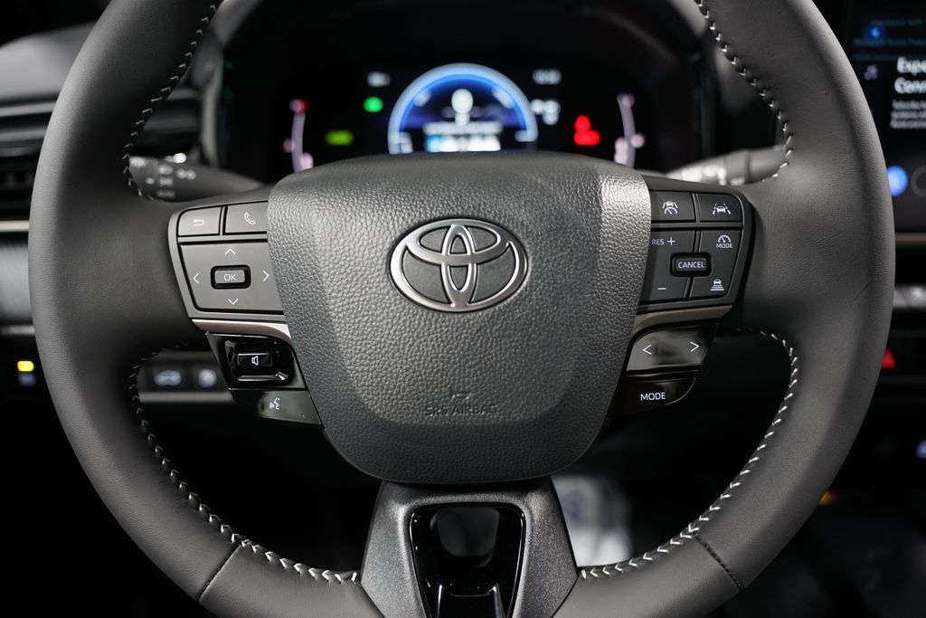 2025 Toyota Camry SE 12