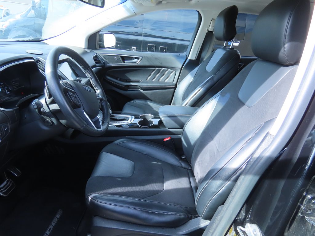 Thumbnail: 2016 Ford Edge - 10