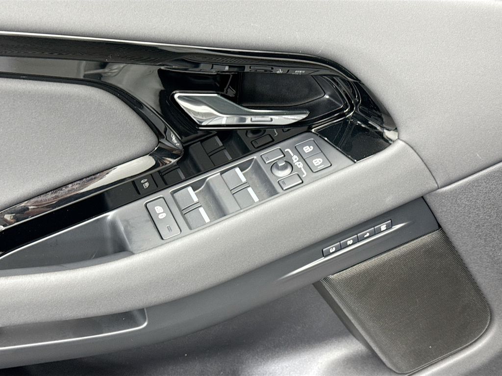 Thumbnail: 2025 Land Rover Range Rover Evoque - 22