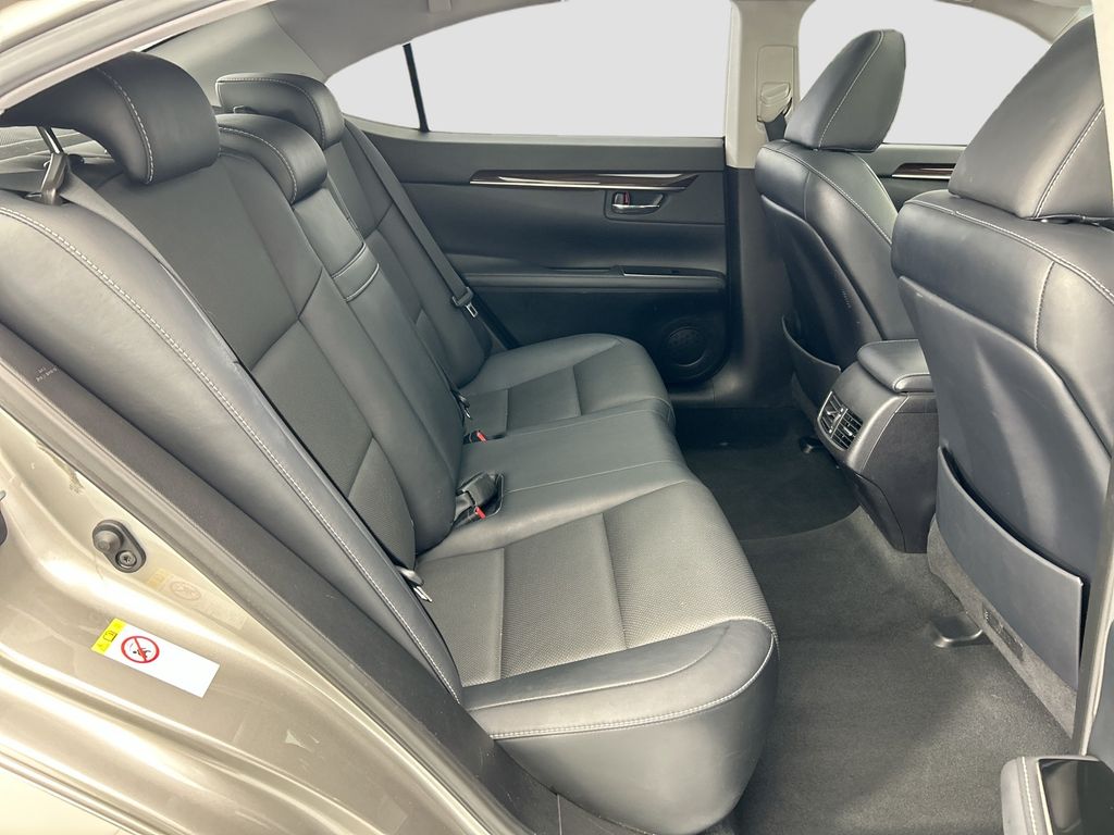 Thumbnail: 2017 Lexus ES - 21