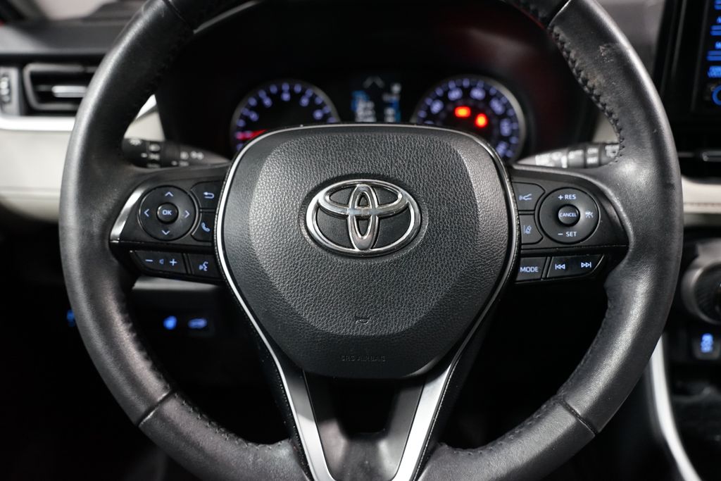 Thumbnail: 2021 Toyota RAV4 - 12