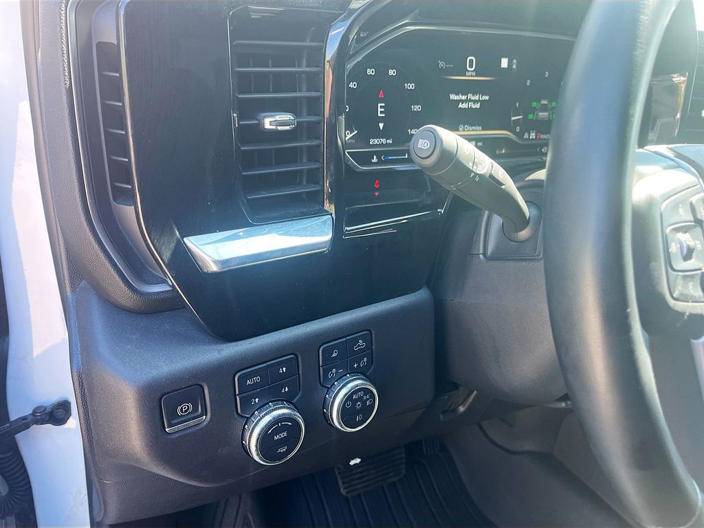 Used 2023 White GMC SLT image 10
