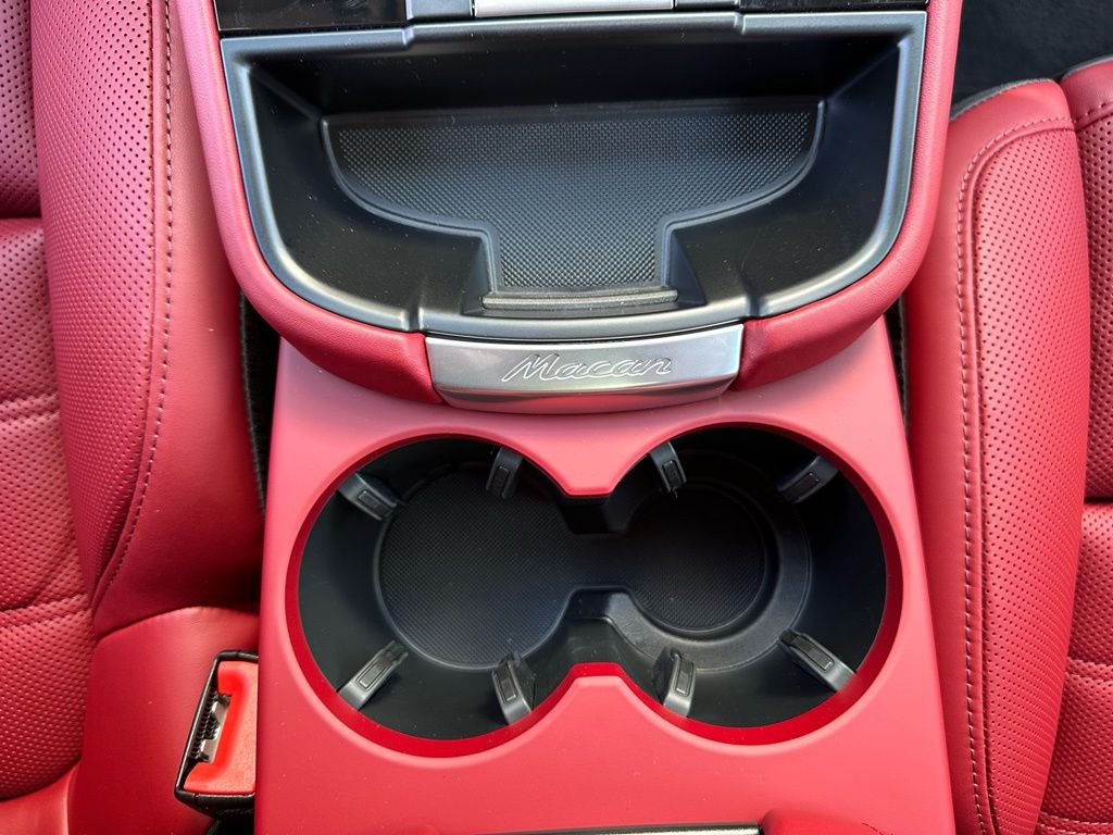 Thumbnail: 2026 Porsche Macan - 26