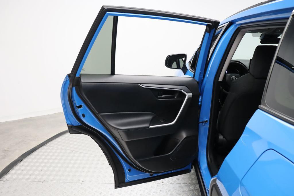 2021 Toyota RAV4 LE 21