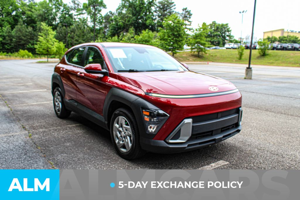 Used 2025 Red Hyundai SE image 4