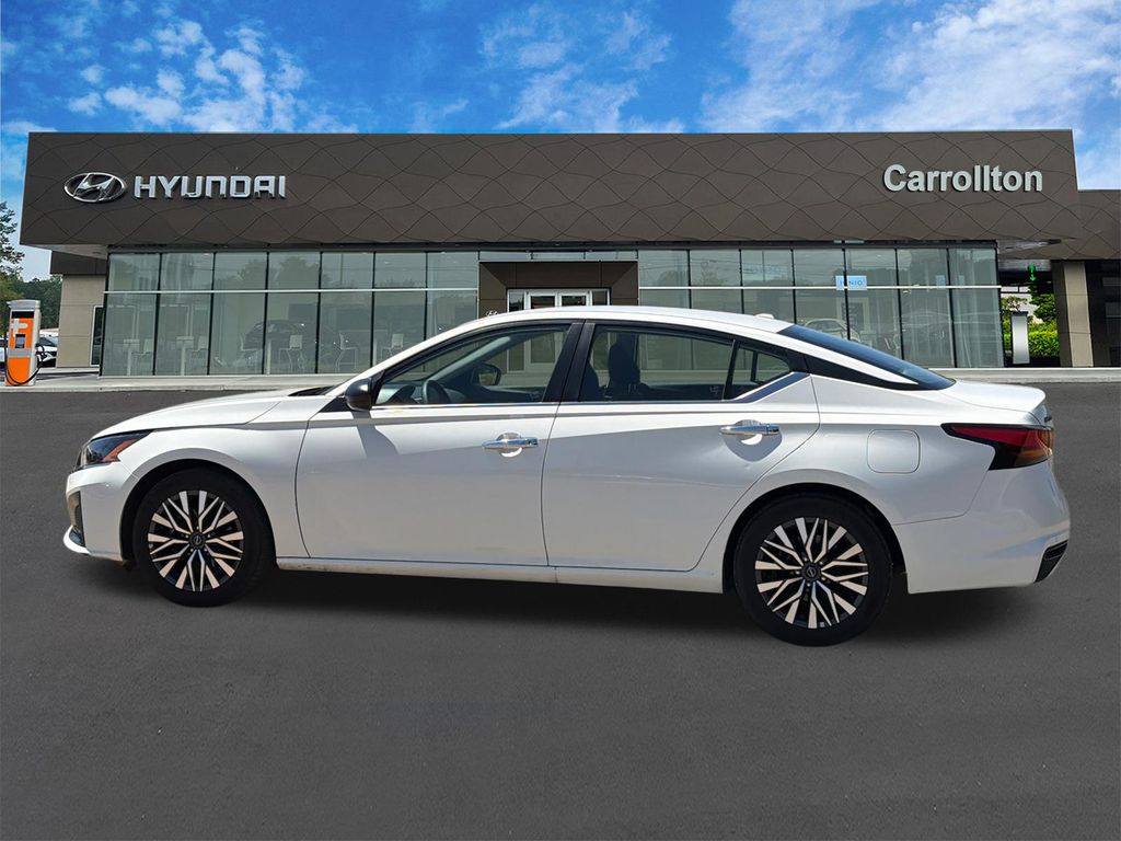 Used 2025 White Nissan 2.5 SV image 8