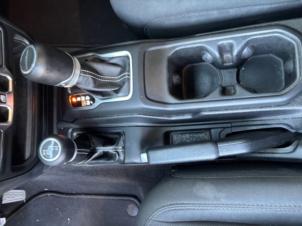 2021 Jeep Gladiator Overland photo 16
