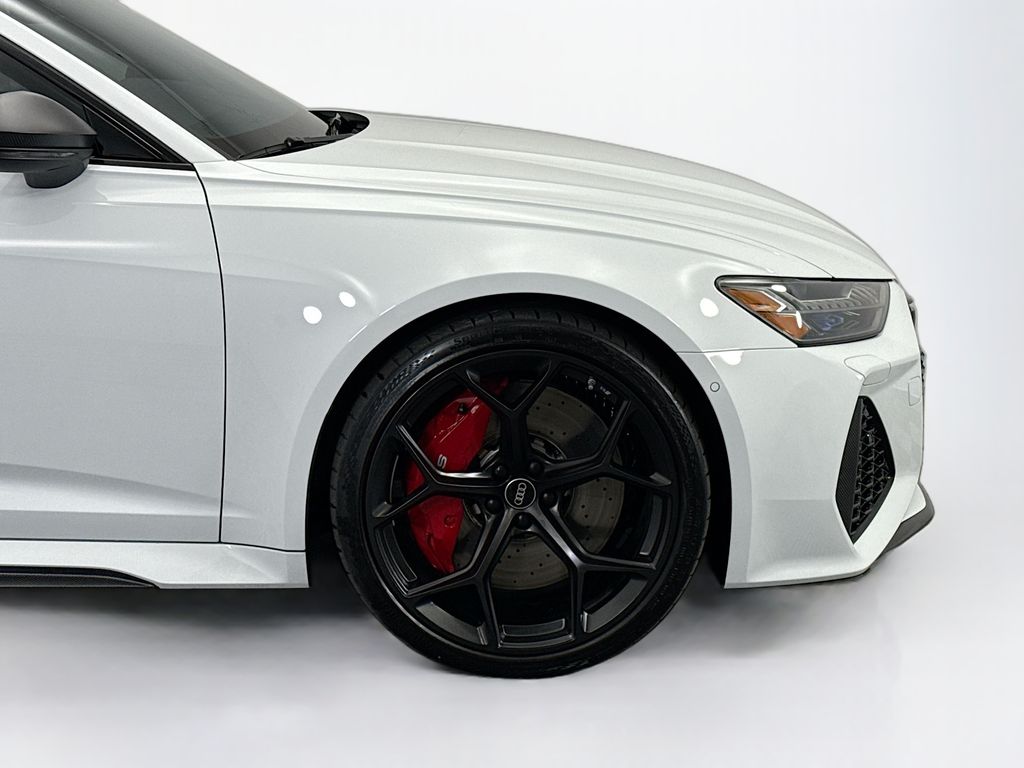 Thumbnail: 2025 Audi RS 6 - 11