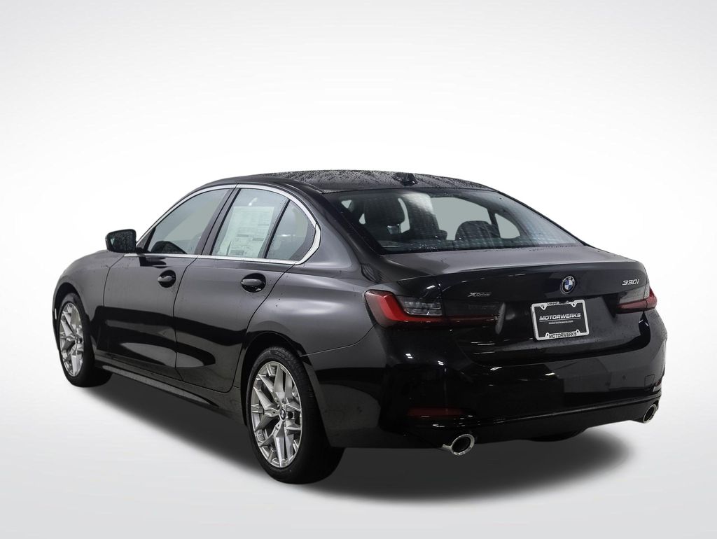 Thumbnail: 2025 BMW 3 Series - 3