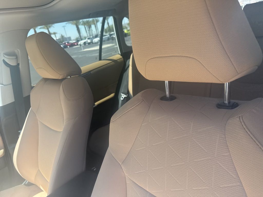 2019 Toyota RAV4 XLE 7