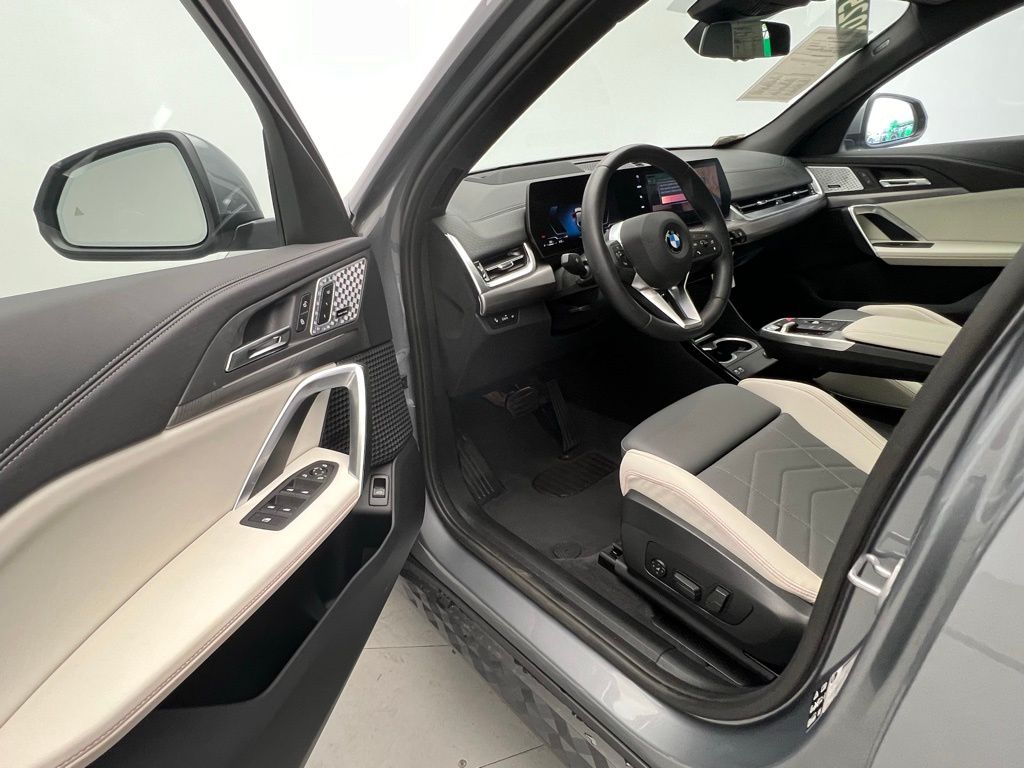 Thumbnail: 2025 BMW X2 - 21