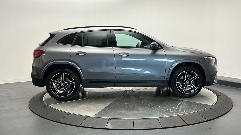 2025 Mercedes-Benz GLA 250 4MATIC 8