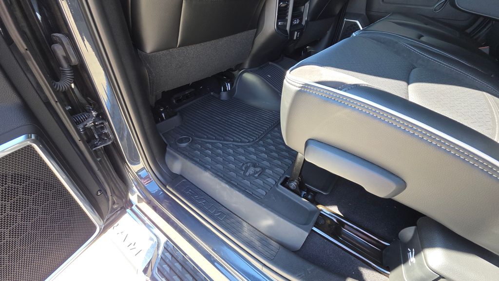 2026 RAM 2500 Laramie - Photo 18