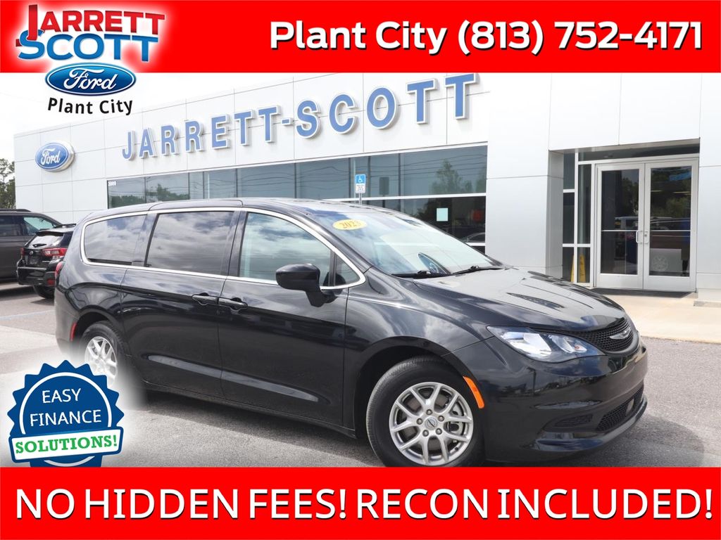 Brilliant Black Crystal Pearlcoat 2023 Chrysler Voyager LX FWD Minivan Front-Wheel Drive 9-Speed Automatic