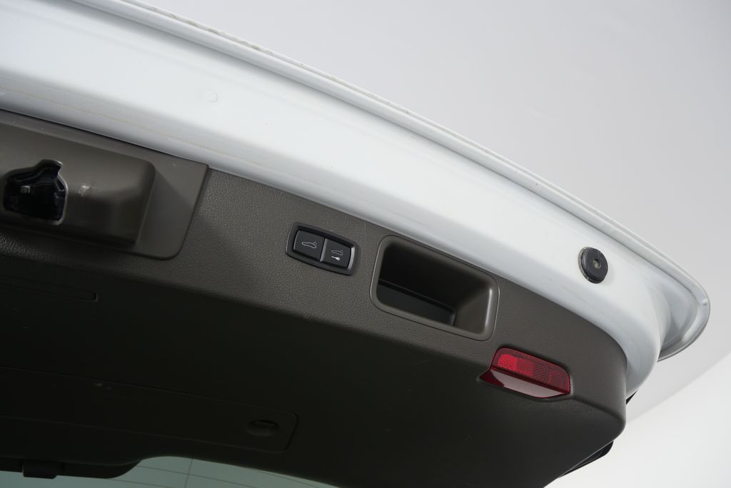 Thumbnail: 2021 Porsche Macan - 17