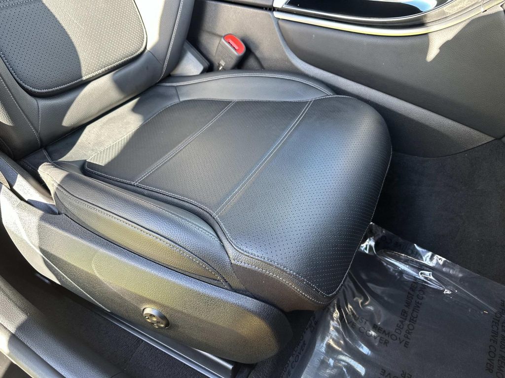 Thumbnail: 2023 Mercedes-Benz GLC - 22