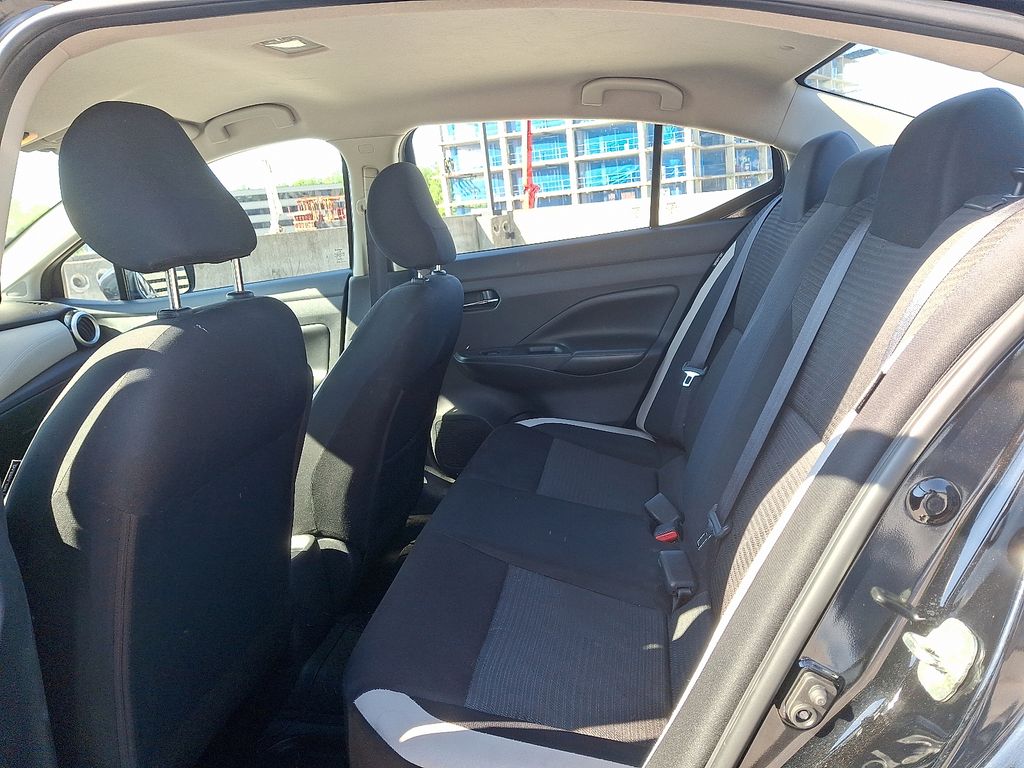 2020 Nissan Versa 1.6 SV 12