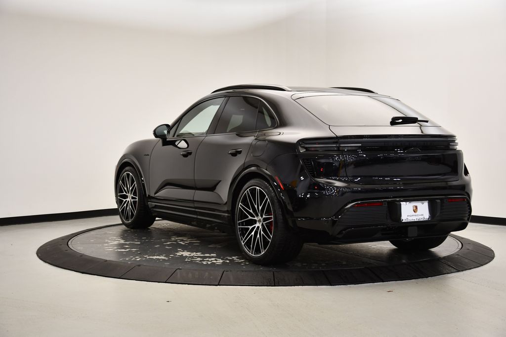 Thumbnail: 2025 Porsche Macan - 3