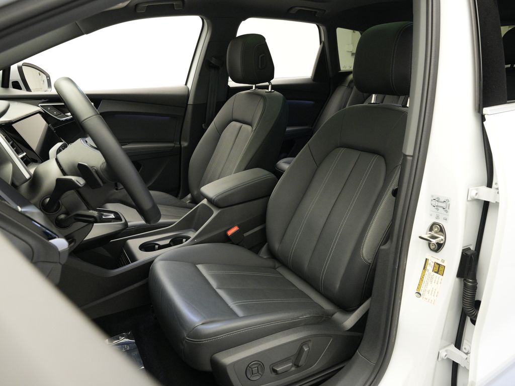 Thumbnail: 2023 Audi Q4 e-tron - 6