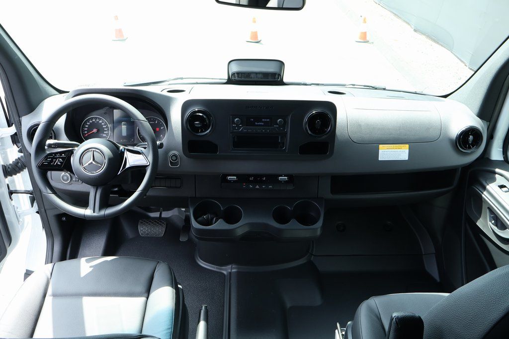 Thumbnail: 2025 Mercedes-Benz Sprinter - 4