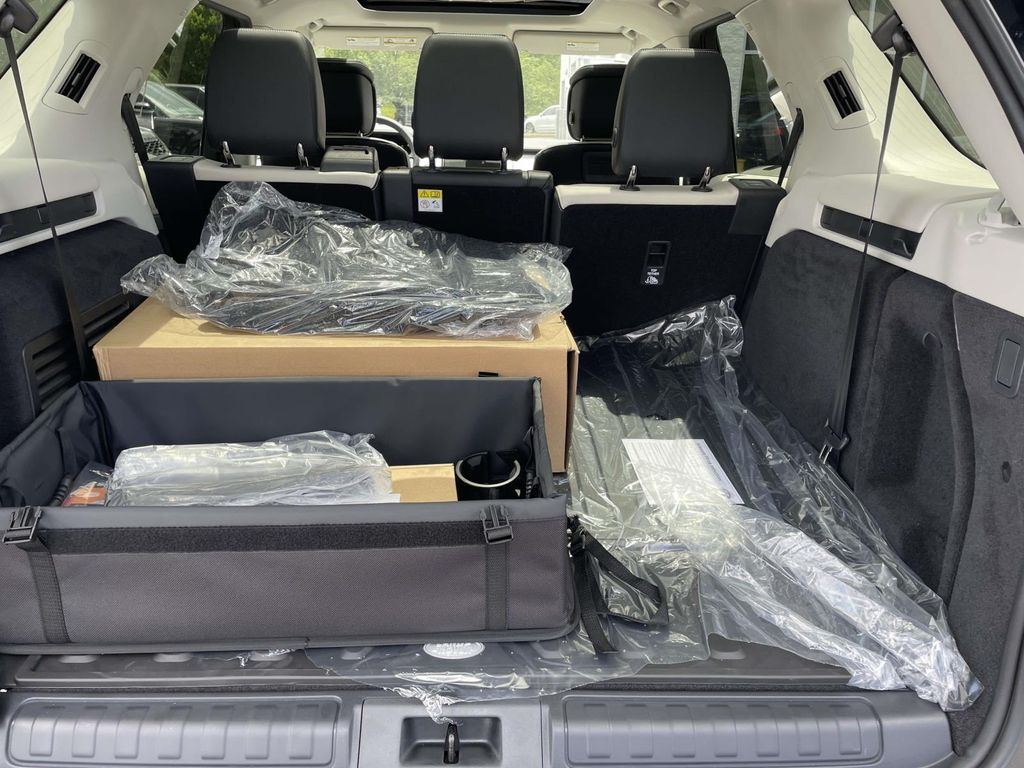 New 2026 Blue Land Rover  image 18