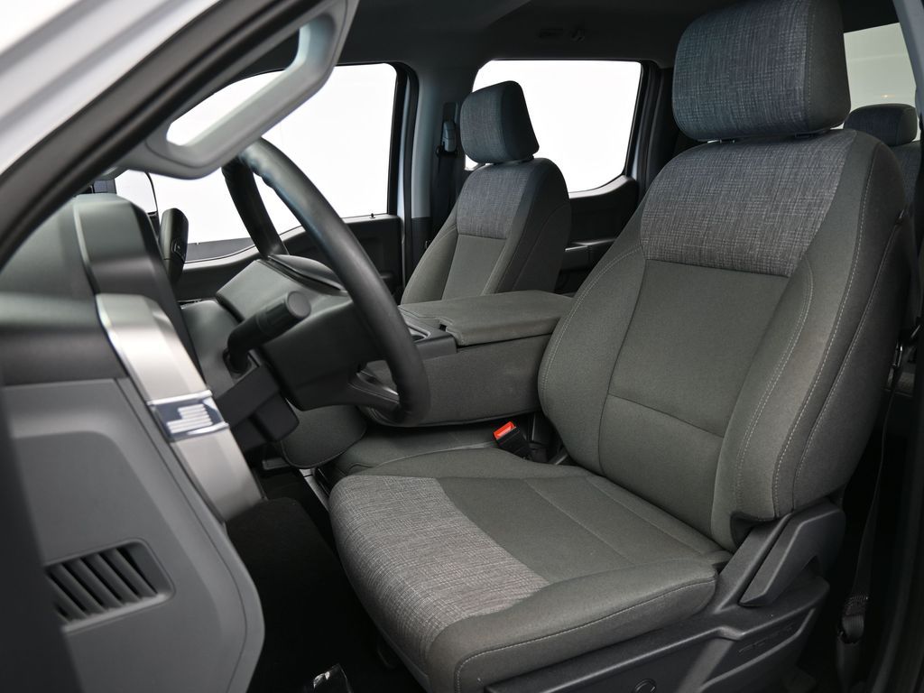 Used 2025 Oxford White Ford XLT image 10