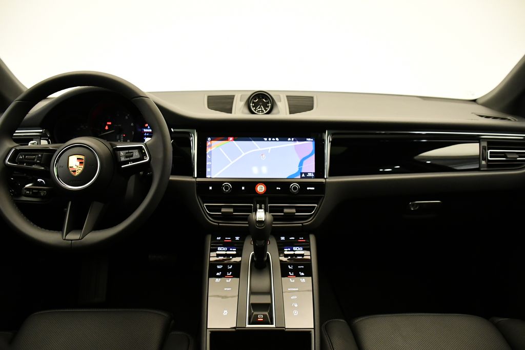 Thumbnail: 2026 Porsche Macan - 22