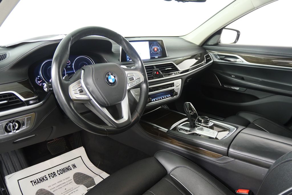 Thumbnail: 2017 BMW 7 Series - 13