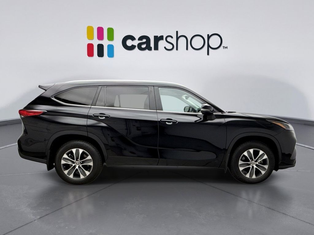 Thumbnail: 2023 Toyota Highlander - 6