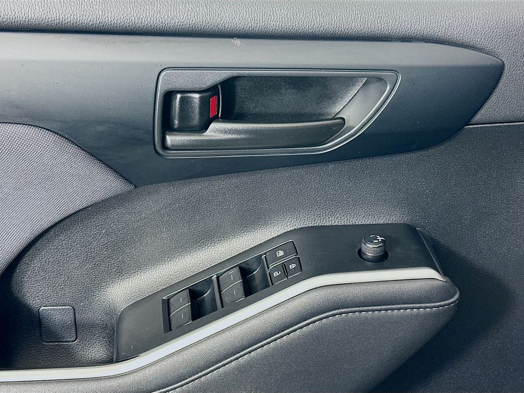 Thumbnail: 2023 Toyota Highlander - 18