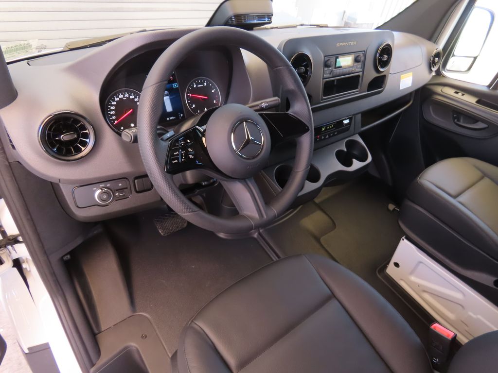 Thumbnail: 2025 Mercedes-Benz Sprinter - 9