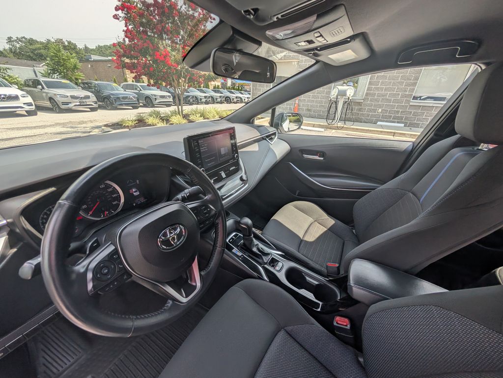 Used 2022 White Toyota SE Nightshade image 9