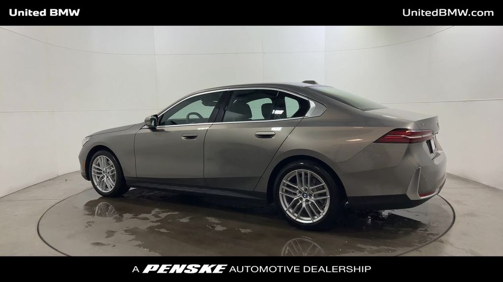 Thumbnail: 2025 BMW 5 Series - 6