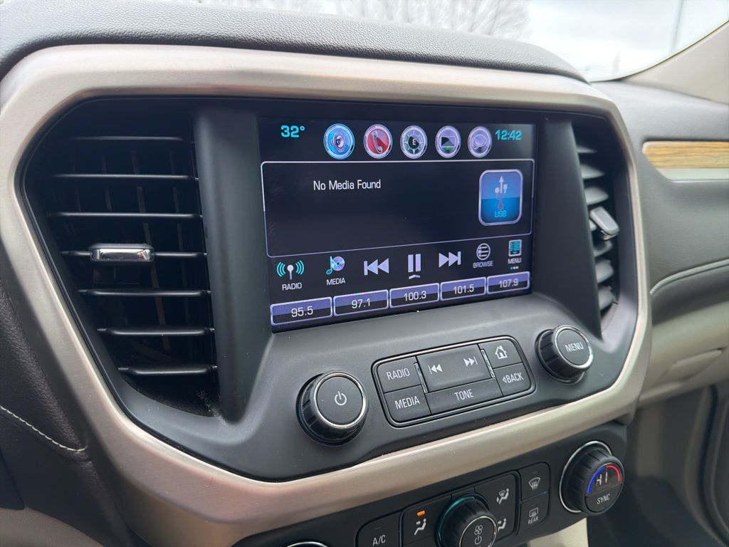 Thumbnail: 2017 GMC Acadia - 31