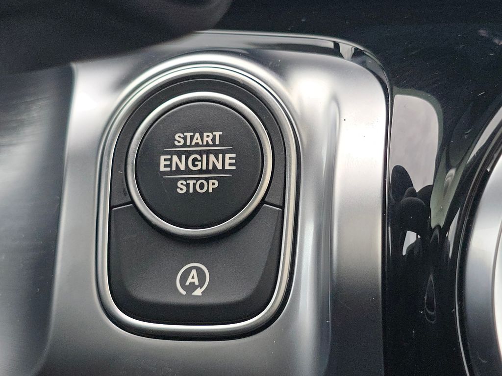 New 2026 Black Mercedes-Benz GLB 250 image 38