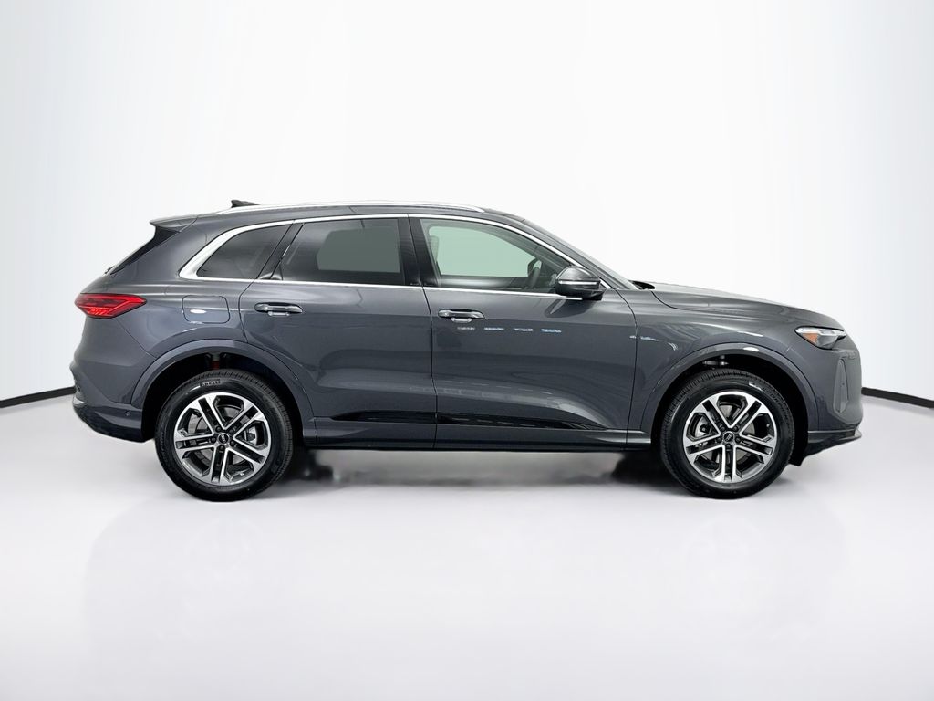 Thumbnail: 2025 Audi Q5 - 4