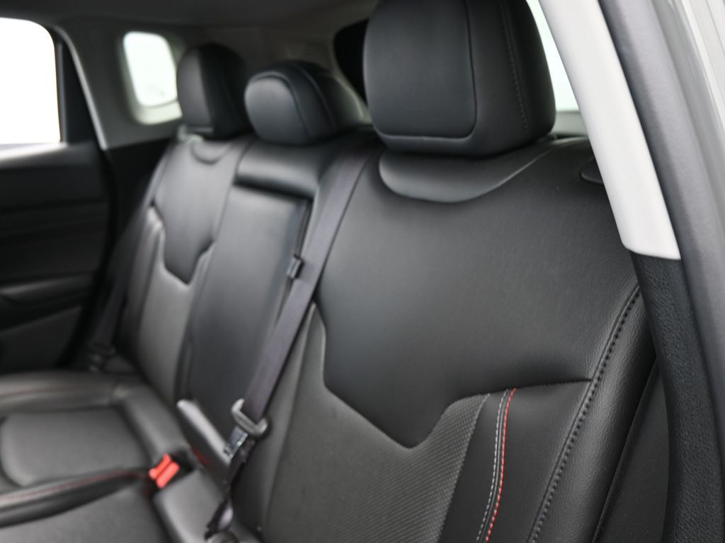 Used 2022 Sting-Gray Clearcoat Jeep Trailhawk image 26