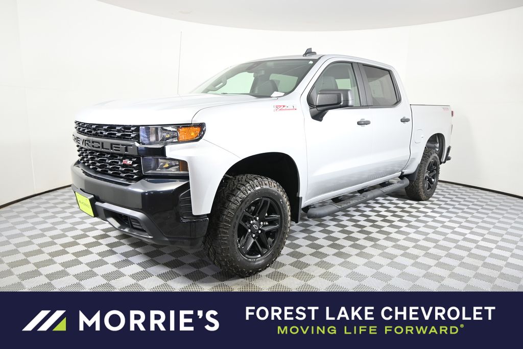 Silver Ice Metallic 2022 Chevrolet Silverado 1500 Custom Trail Boss Crew Cab 4WD Pickup Truck Four-Wheel Drive 8-Speed Automatic