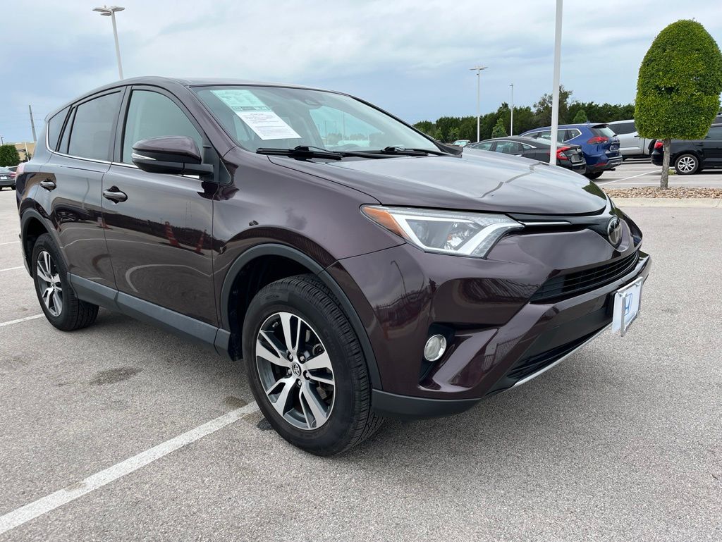Thumbnail: 2018 Toyota RAV4 - 21
