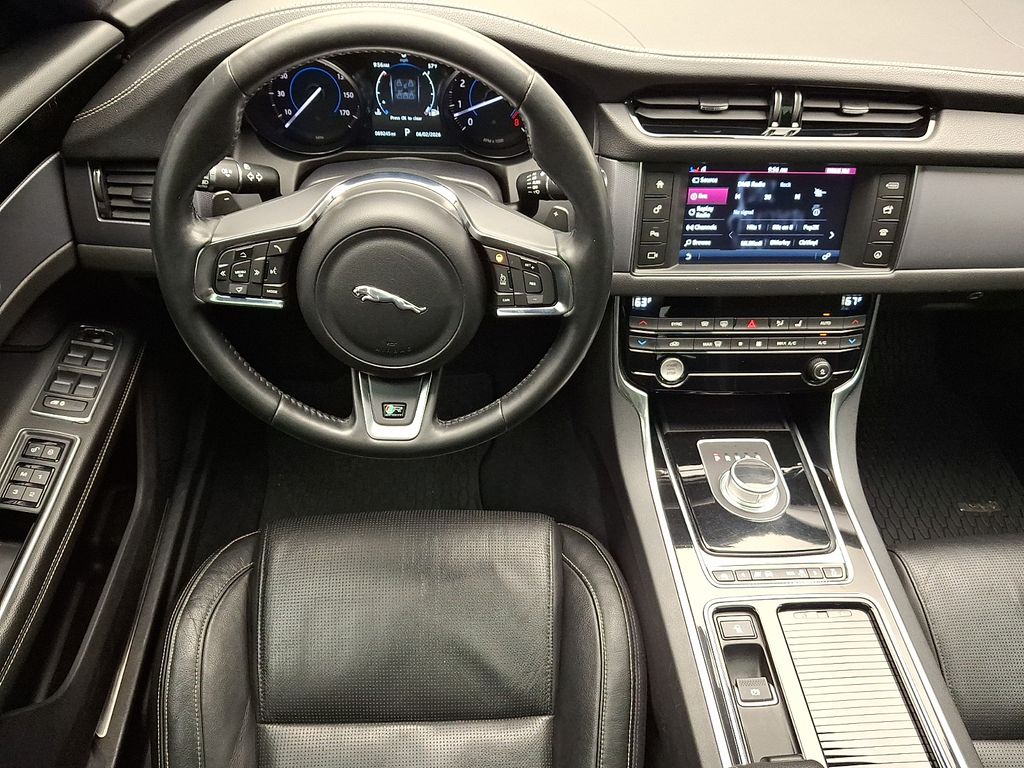 Thumbnail: 2016 Jaguar XF - 12