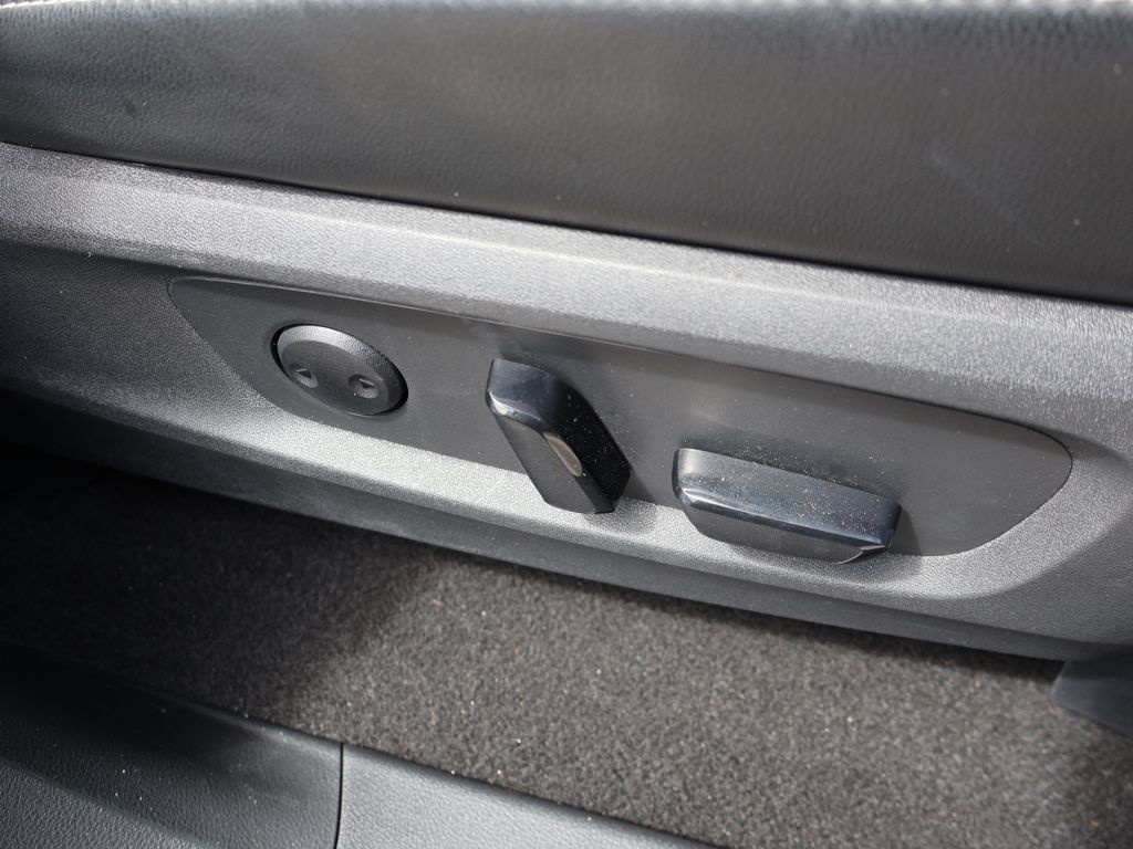 Used 2024 White Nissan SL image 35