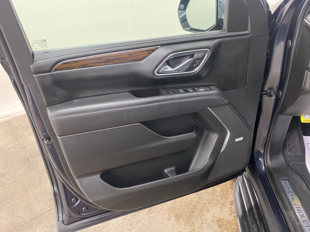 2023 Chevrolet Suburban Premier photo