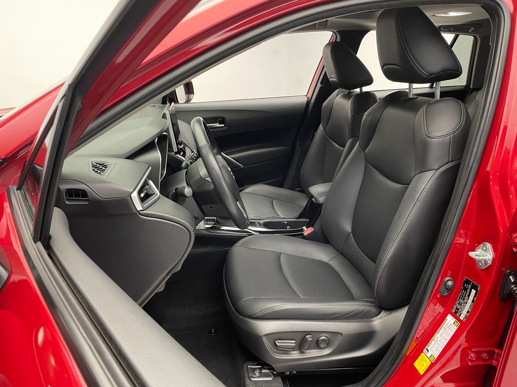 2023 Toyota Corolla Cross XLE 13